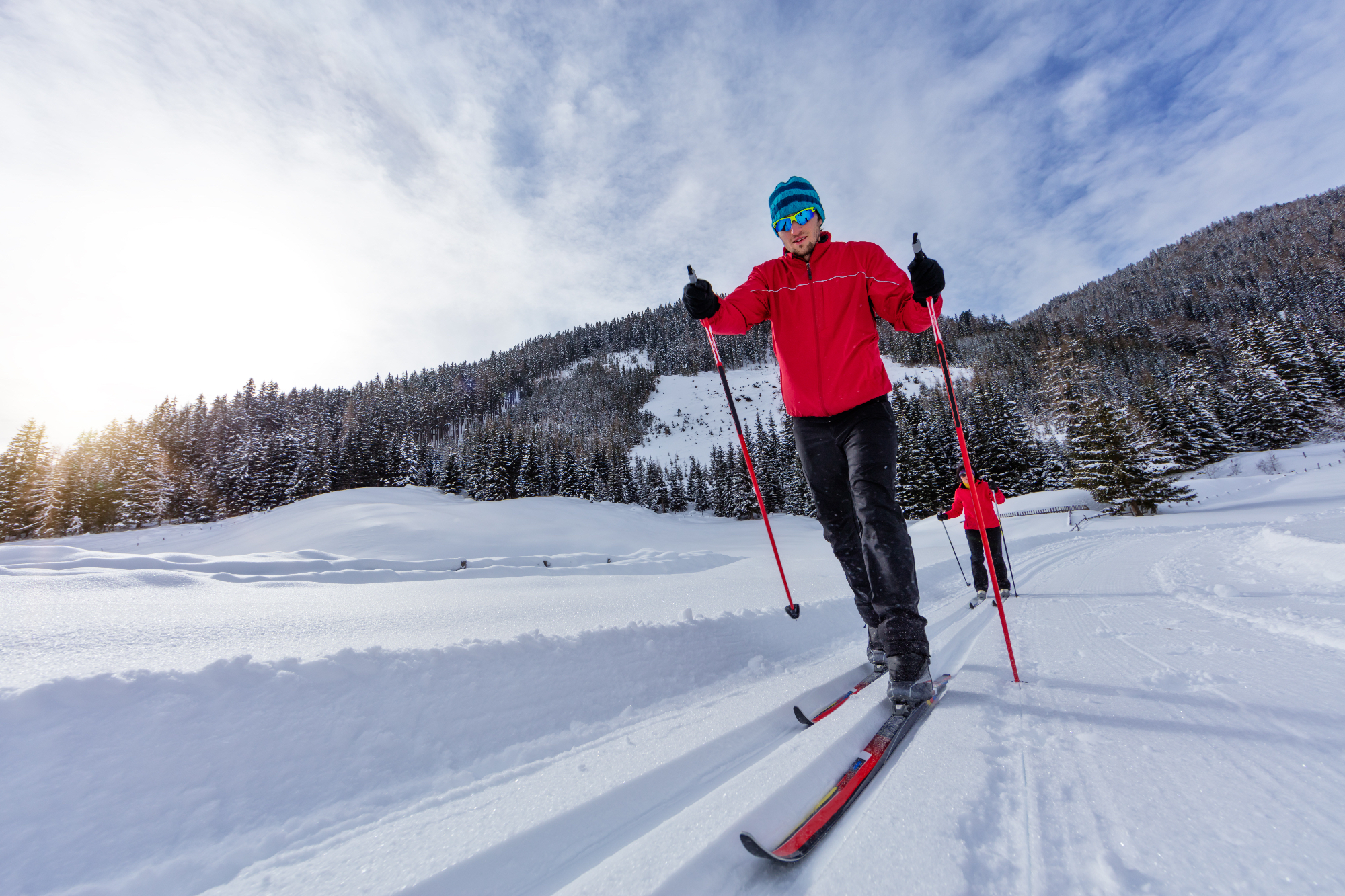 Tek na smučeh kot ena od najbolj koristnih in zdravih zimskih športnih aktivnosti